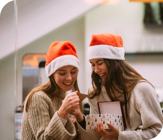 girl gives gift her female friend caffe Eucard